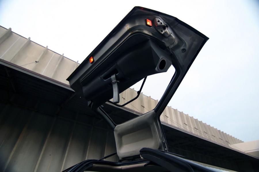 Детали интерьера DeLorean DMC-12 in Black 1981 года  (фото 108 из 207)